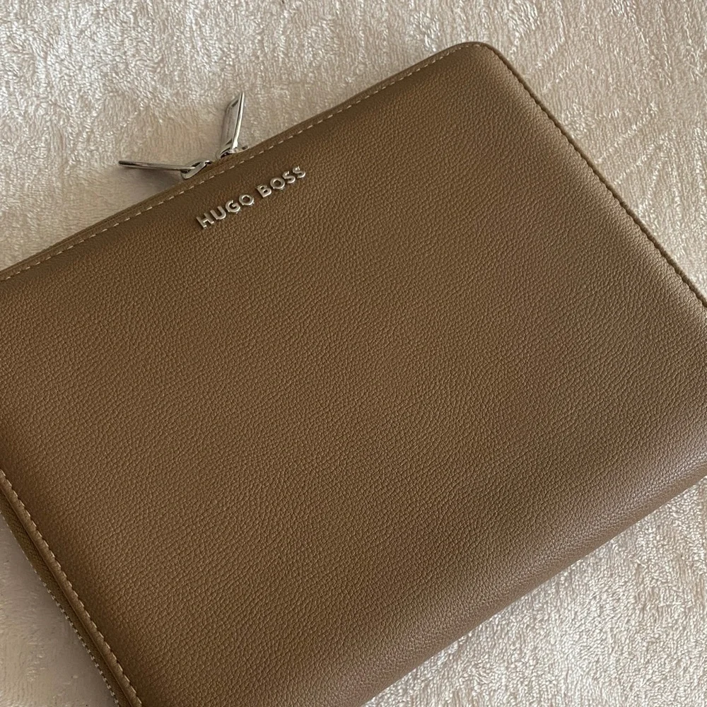Hugo Boss Tan Leather A5 office folder